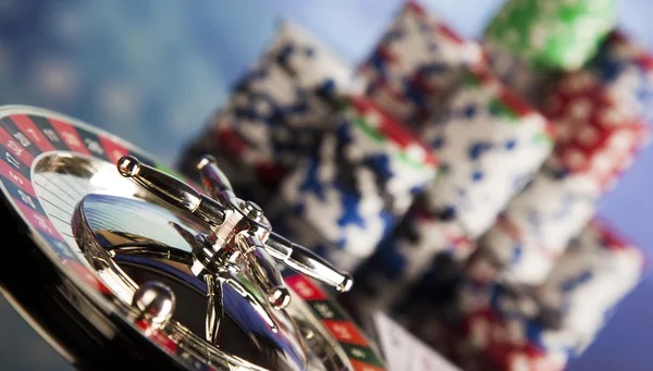 Live-dealer casino tables on mom 4d